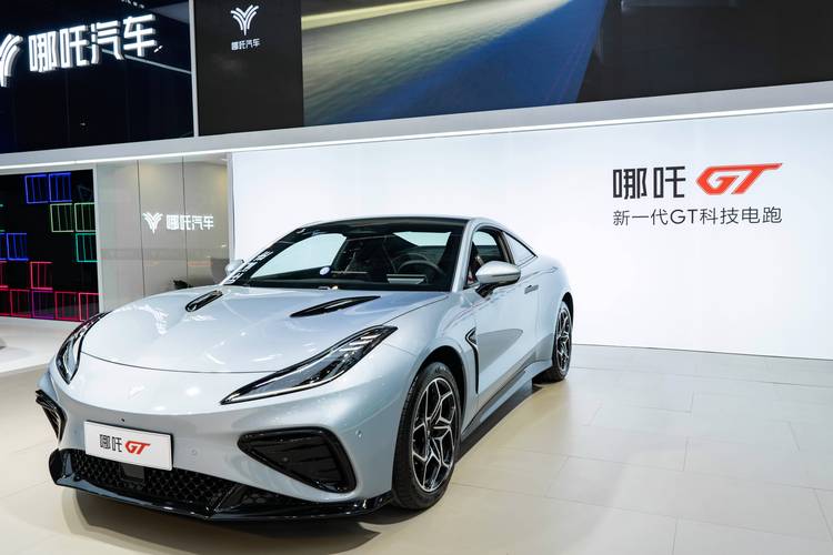 惠州88哪吒汽车在智能汽车领域的表现，领途汽车在新能源汽车市场中的影响力